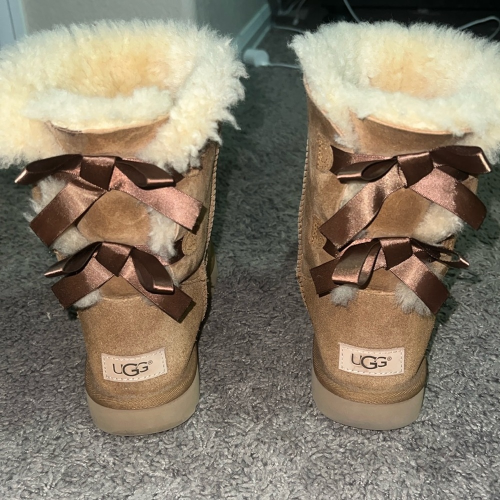Brown short uggs with bows